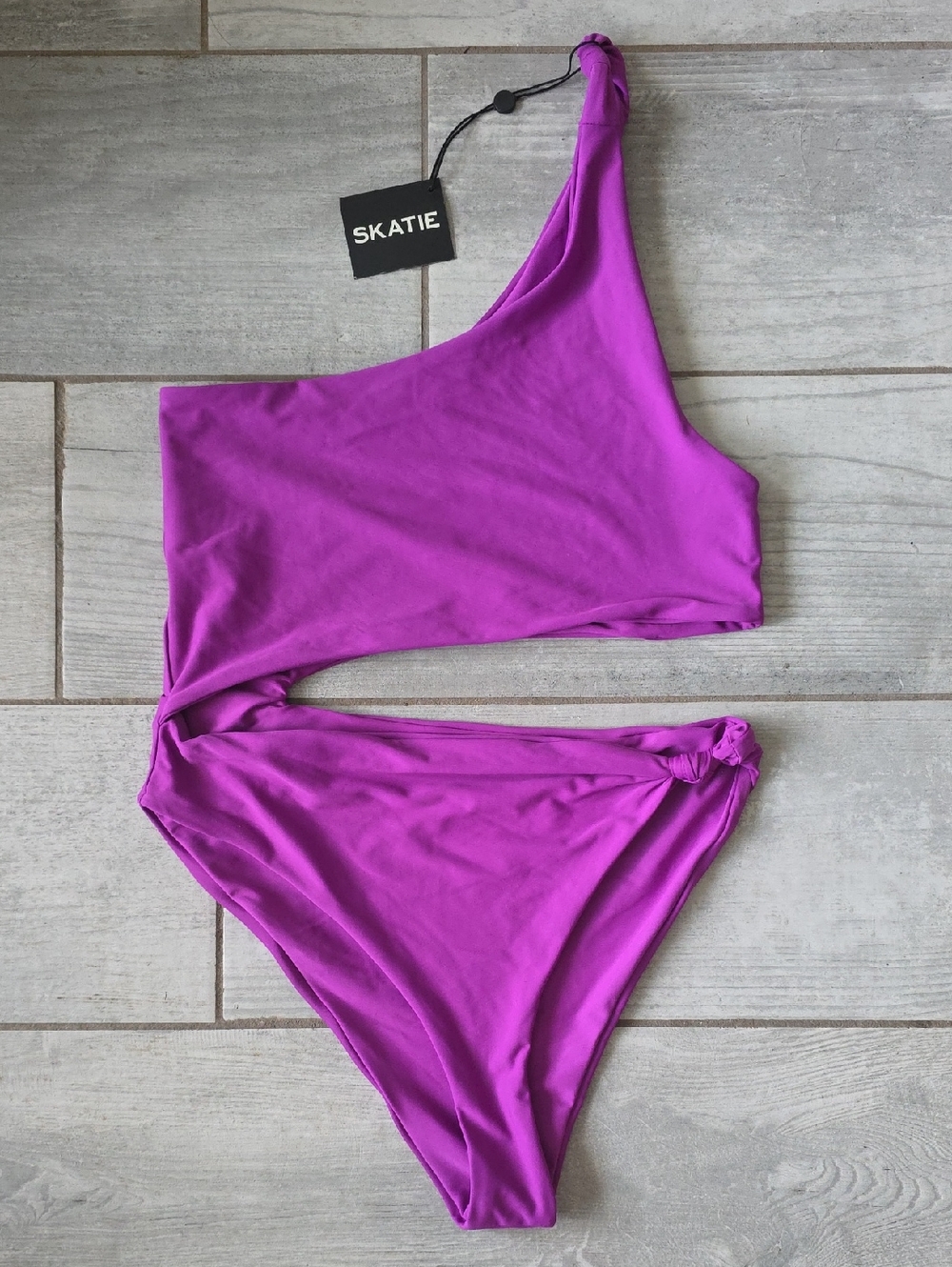 Skatie "Nicole" - One-Shoulder Cutout Bikini in Bright Purple "Vacay"